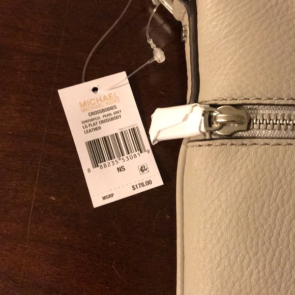 MICHAEL Michael Kors Leather Crossbody - Picture 4 of 8